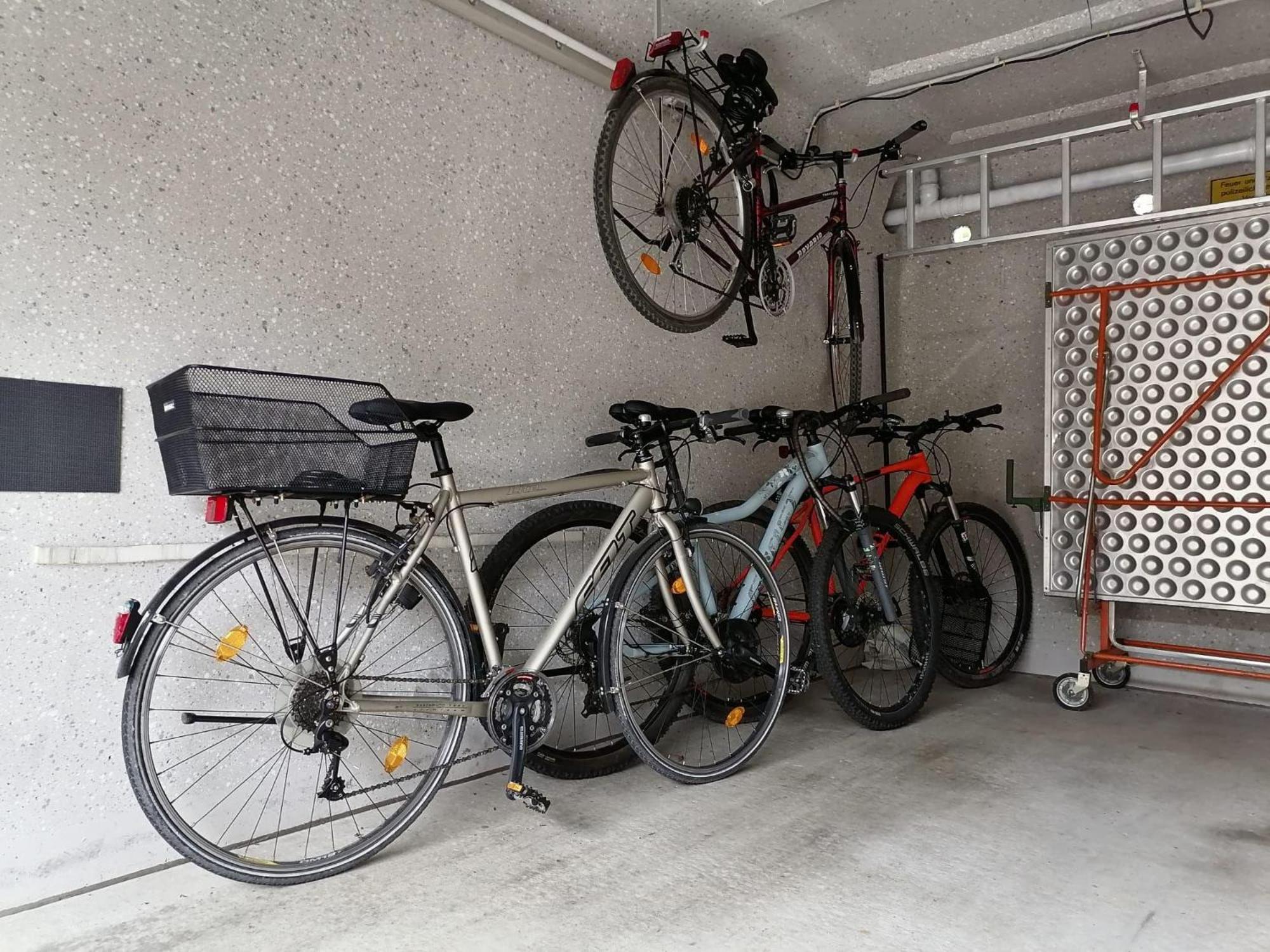 Elegant-Terraced-House-With-Bikes-Near-The-Lake-Children-At-Least-6-A-Old Starnberg Ngoại thất bức ảnh